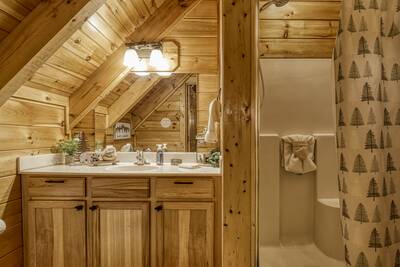 Bearfoots Cozy Cabin upper level bathroom with walk in shower