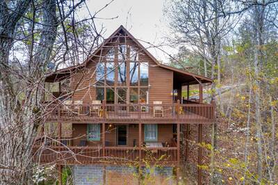 Pigeon Forge Cabin Rental with Wears Valley Area surroundings in the Great Smoky Mountains