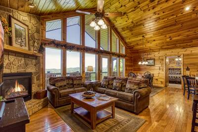 Getaway Mountain Lodge living room with vaulted ceilings and floor to ceiling windows