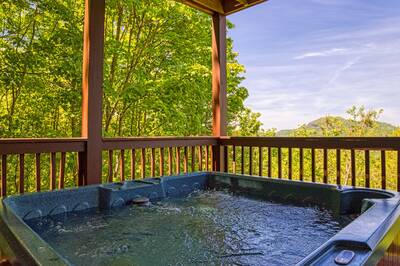 Getaway Mountain Lodge hot tub with a mountain view