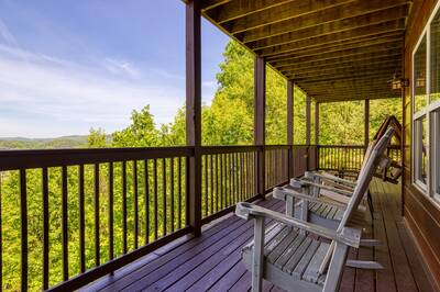 Getaway Mountain Lodge covered back deck with rocking chairs