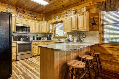 Antler Run fully furnished kitchen and bar top