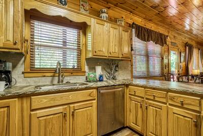 Antler Run fully furnished kitchen with granite countertops 