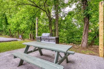 River View picnic table and outdoor kitchen