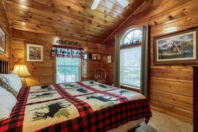 Campfire Lodge upper level bedroom with queen size bed