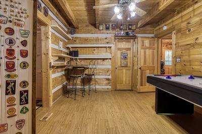 Striking in the Smokies game room with high top table and chairs