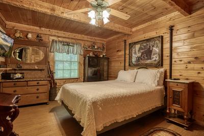 Striking in the Smokies bedroom two with queen size bed