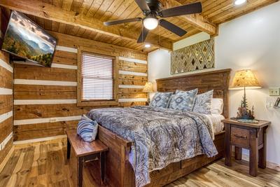 Secluded Summit master bedroom with king size bed