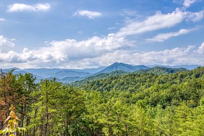 Secluded Summit panoramic mountain views from deck