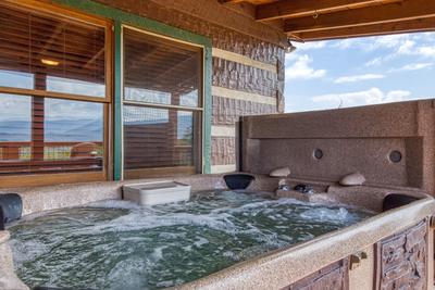 Secluded Summit hot tub