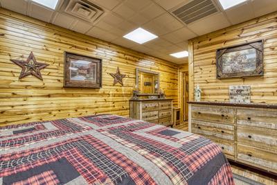 Creekside Lodge lower level bedroom