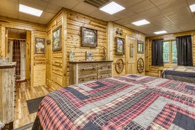 Lower level bedroom with 2 king size beds