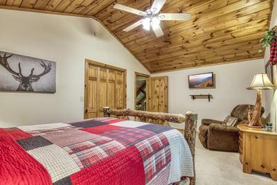 Blue Sky upper level bedroom with queen size bed