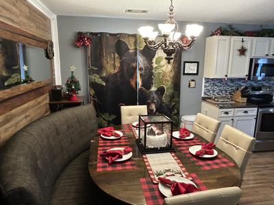 Four Bearoom Cottage holiday decorations