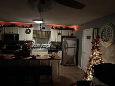 Four Bearoom Cottage holiday decorations