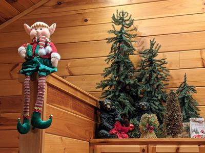 Getaway Mountain Lodge Winterfest and holiday decorations