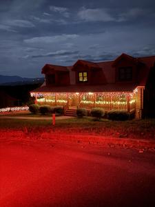 A Cabin of Dreams Winterfest decorations