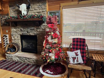 Perky Peaks Lodge holiday decorations