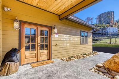 The Lodge at Burg Hill covered cabin entry