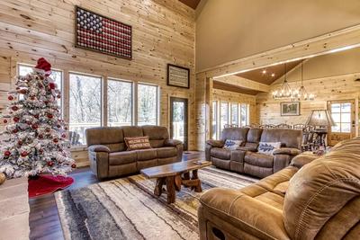 The Lodge at Burg Hill living room with vaulted ceilings