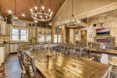 The Lodge at Burg Hill dining area and fully furnished kitchen