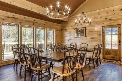 The Lodge at Burg Hill dining area