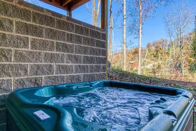 The Lodge at Burg Hill hot tub