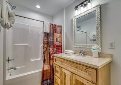 The Manor at Burg Hill with tub/shower combo