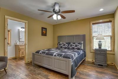 The Manor at Burg Hill upper level bedroom with king size bed 