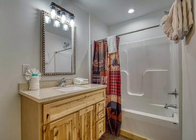 The Manor at Burg Hill upper level bathroom with tub/shower combo