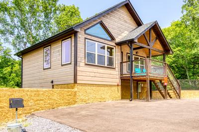 Mountain Memories parking area and front deck