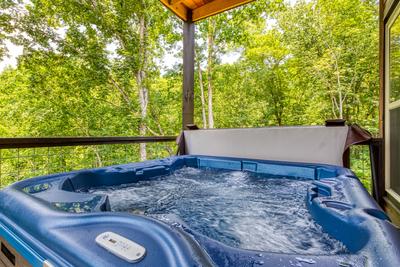 Mountain Memories hot tub