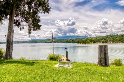 Lazy Man's Way fire pit overlooking the lake