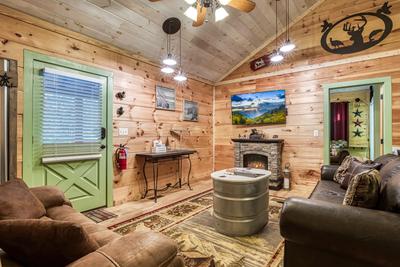 Sweet Tennessee Charm living room with year round electric fireplace