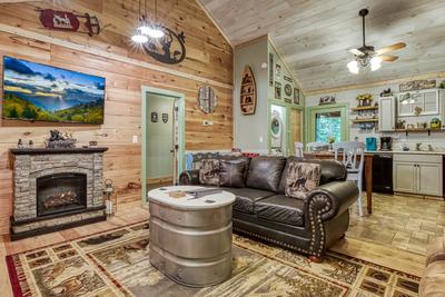 Sweet Tennessee Charm living room, dining area, and fully furnished kitchen