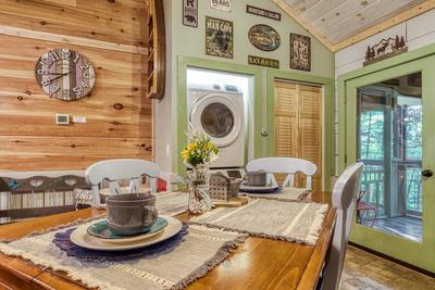 Sweet Tennessee Charm dining area and washer and dryer