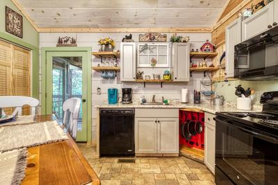 Sweet Tennessee Charm fully furnished kitchen
