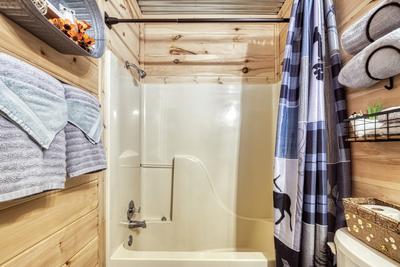 Sweet Tennessee Charm bathroom with tub/shower combo