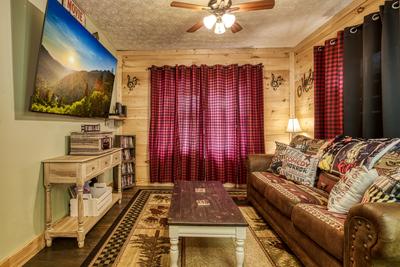 Sweet Tennessee Charm theater room with sitting area