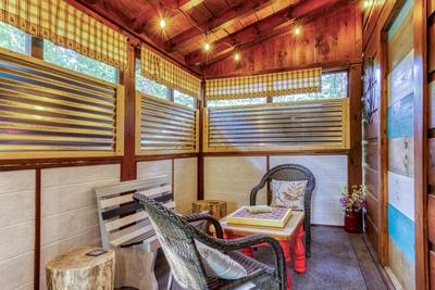 Sweet Tennessee Charm screened in back deck with sitting area