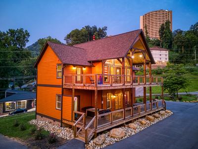 The Manor at Burg Hill parking area