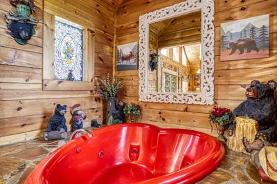 Wet and Wild en suite heart shaped Jacuzzi