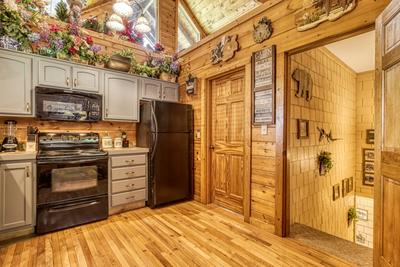 Wet and Wild fully furnished kitchen with microwave