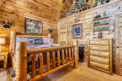 Wet and Wild bedroom with king size log bed