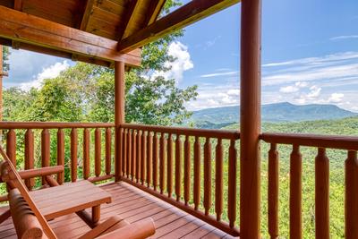 Wet and Wild main level deck with rocking chairs and panoramic mountain views