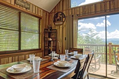 Heavenly Gaze dining room with mountain views