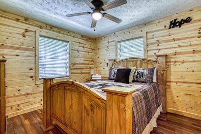 Heavenly Gaze bedroom with queen size bed