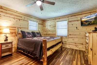 Heavenly Gaze upper level bedroom with king size bed