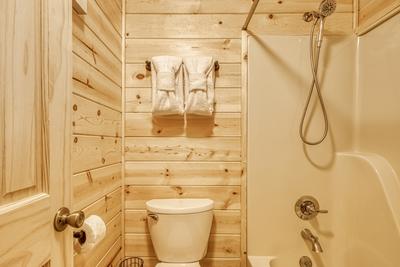 Heavenly Gaze upper level bathroom with tub/shower combo