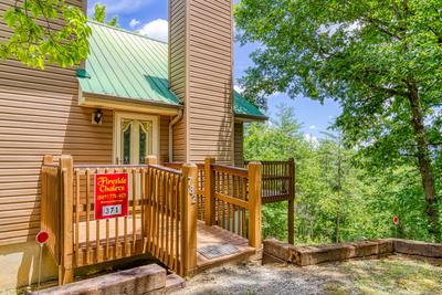 Heavenly Gaze entry deck and parking area
